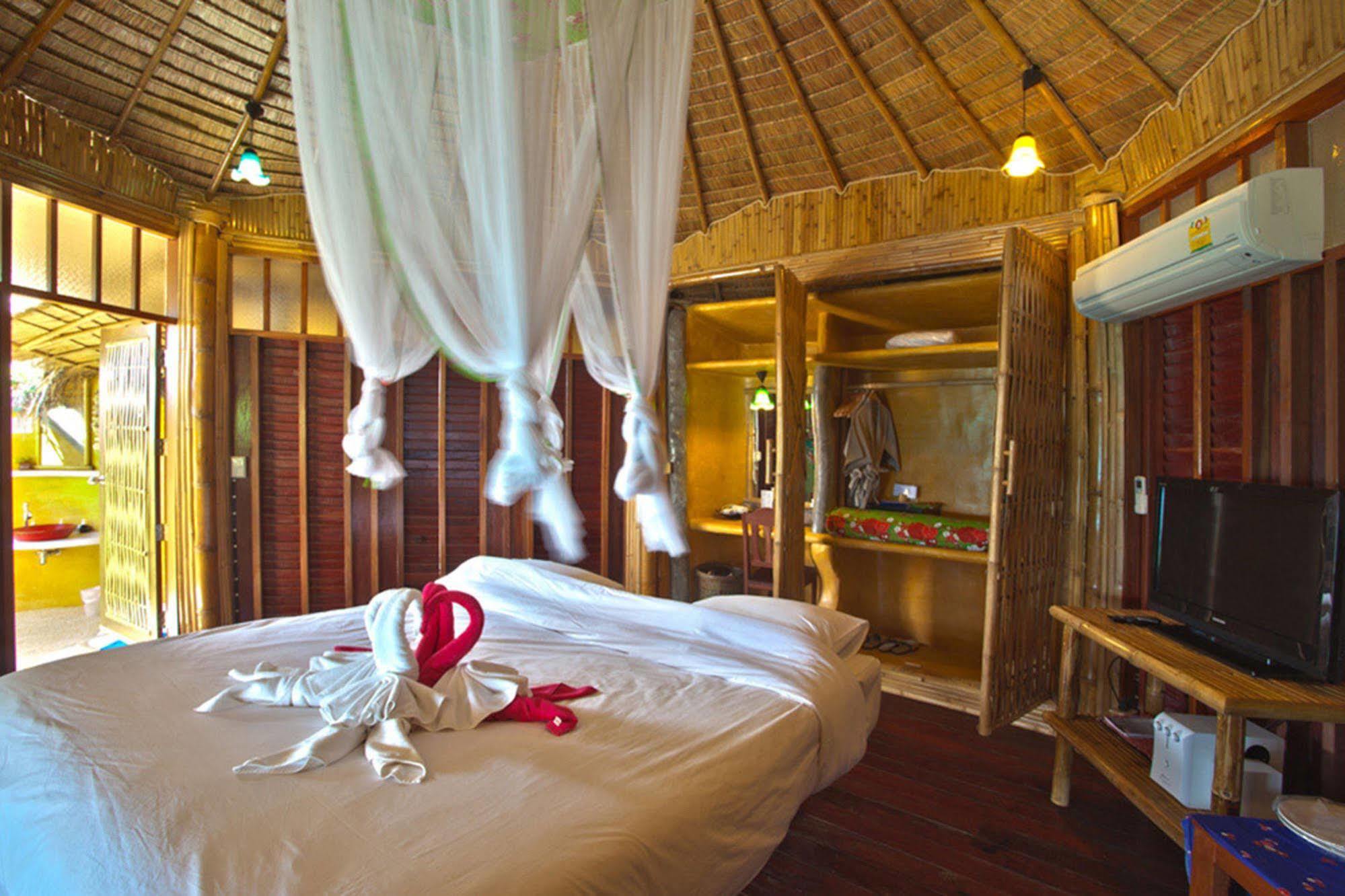 Koh Tao Bamboo Huts Hotel Exterior photo